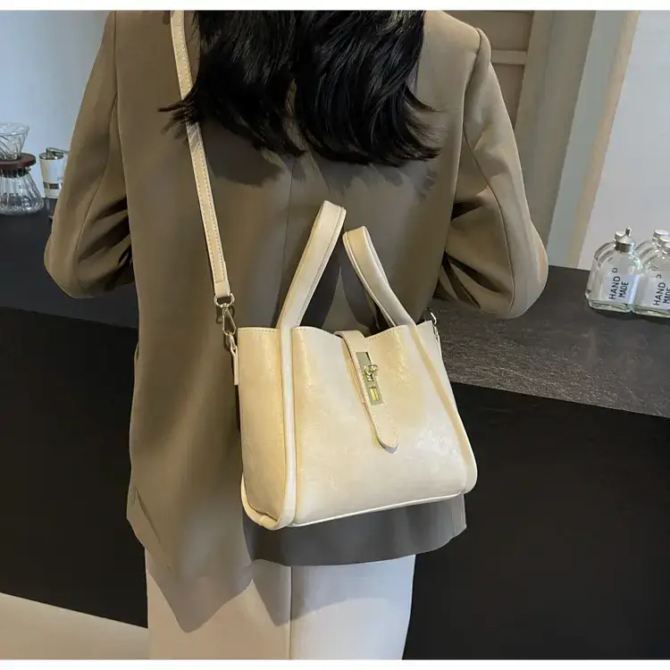 Black Leather Bucket Bag for Women 2024 — feature 33