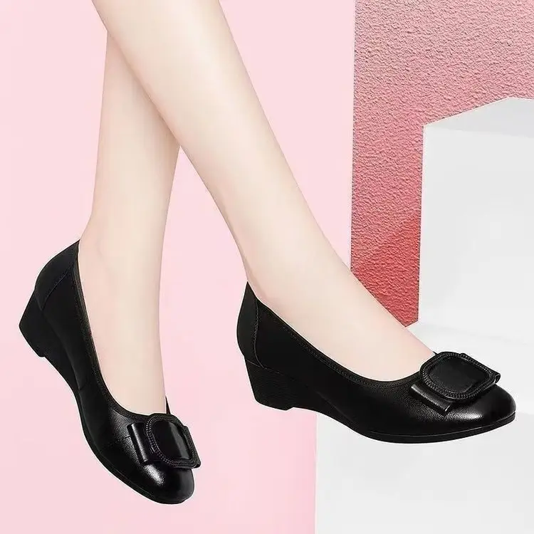 Women Black Wedge Leather Flat Shoes 2024 — feature 1