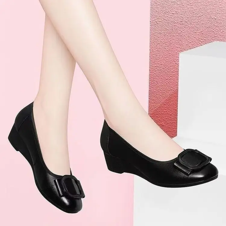 Women Black Wedge Leather Flats 2024 — feature 1