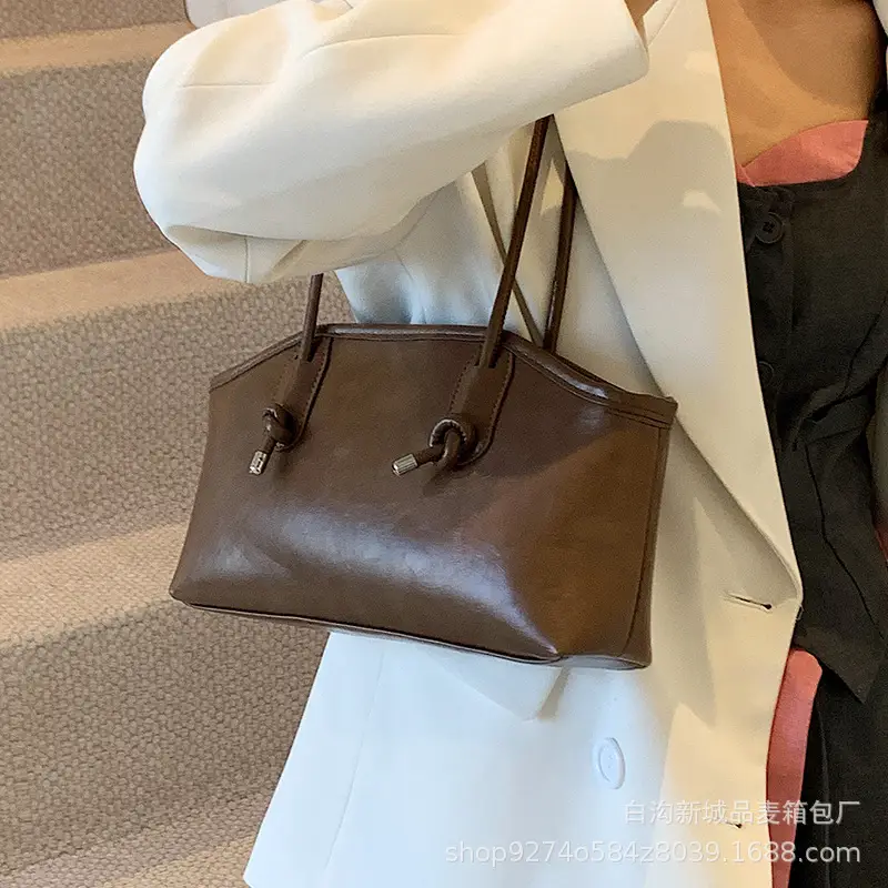 Retro Brown Leather Commuter Bag for Women 2026 - Image 7