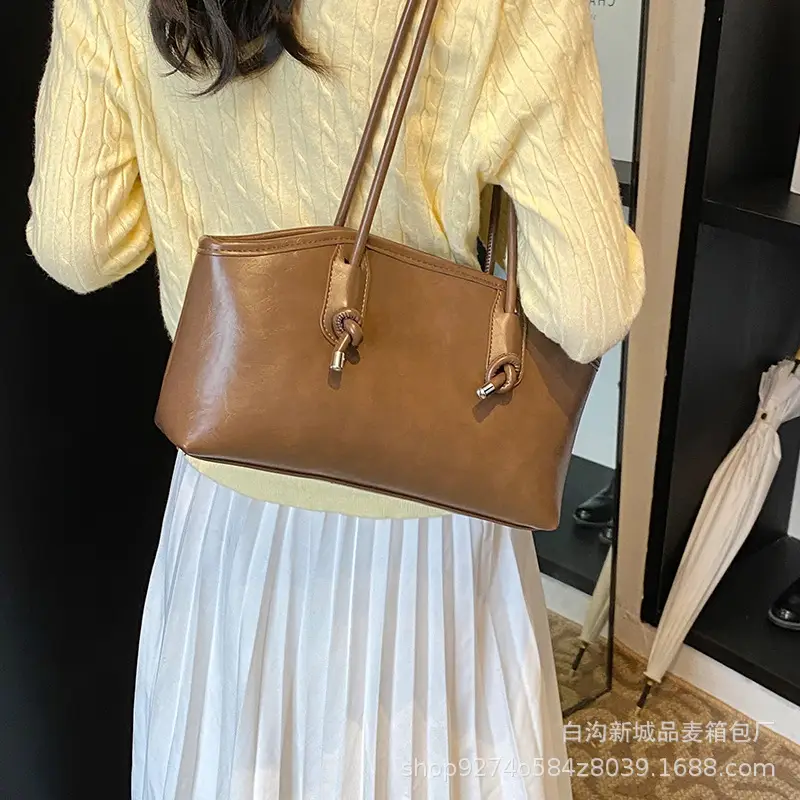 Retro Brown Leather Commuter Bag for Women 2026 - Image 8