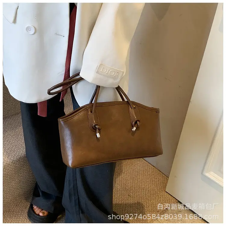 Retro Brown Leather Commuter Bag for Women 2026 — feature 12