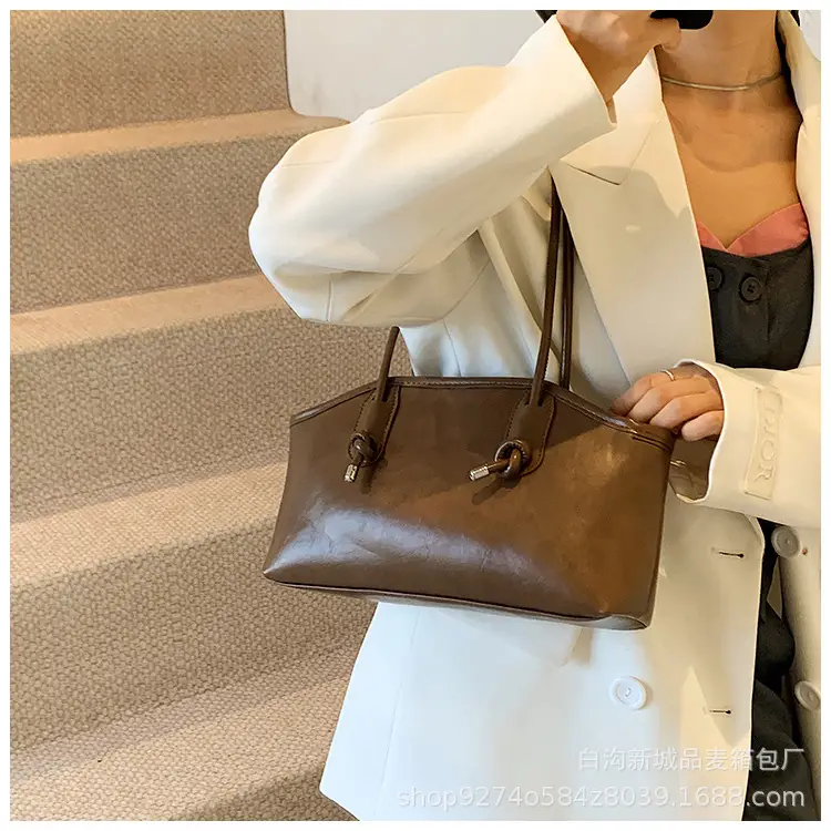 Retro Brown Leather Commuter Bag for Women 2026 — feature 14