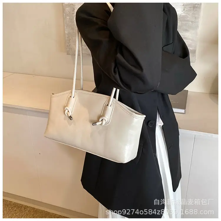 Retro Brown Leather Commuter Bag for Women 2026 — feature 15