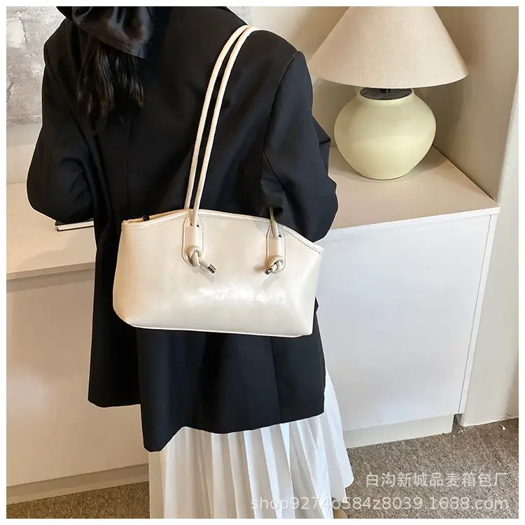 Retro Brown Leather Commuter Bag for Women 2026 — feature 16