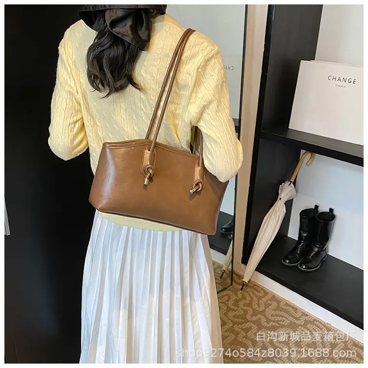 Retro Brown Leather Commuter Bag for Women 2026 — feature 23