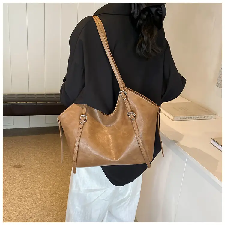 Vintage Cream Shoulder Bag with Long Strap — feature 11