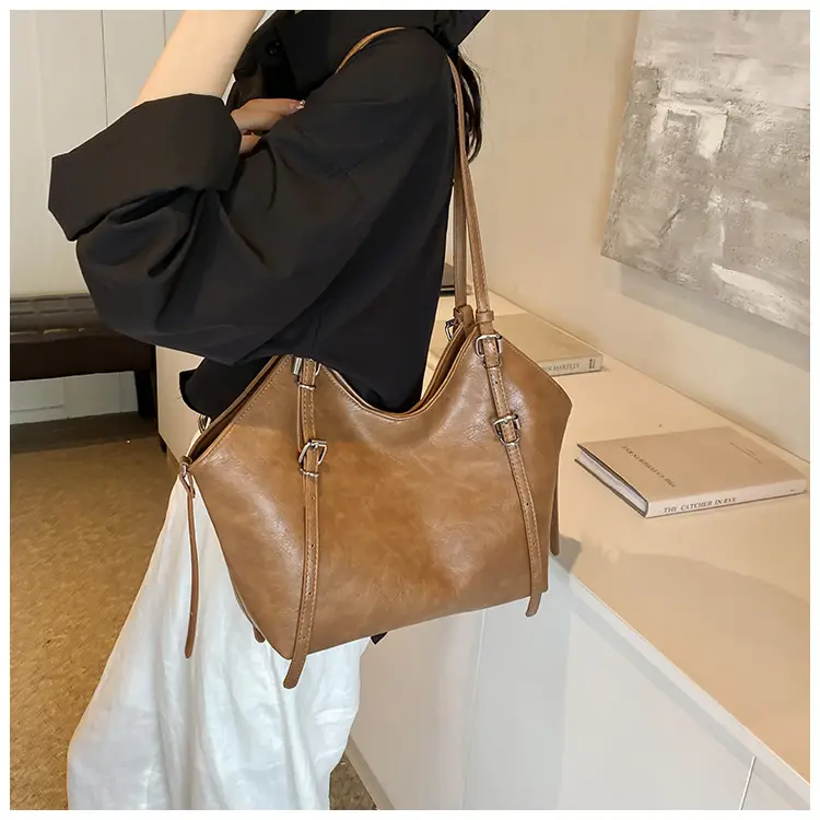Vintage Cream Shoulder Bag with Long Strap — feature 12