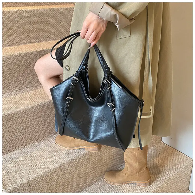 Vintage Cream Shoulder Bag with Long Strap — feature 15