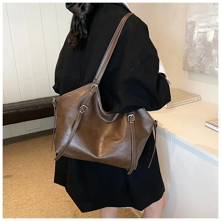 Vintage Cream Shoulder Bag with Long Strap — feature 17