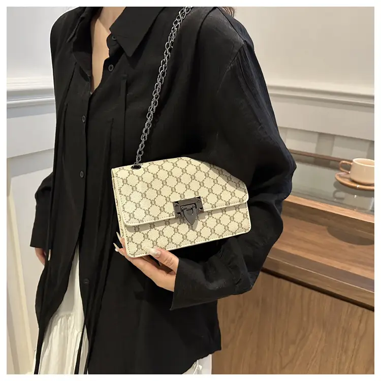 Women's 2024 Retro Chain Bag Small Square All-match — feature 11