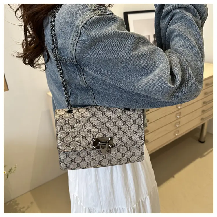 Women's 2024 Retro Chain Bag Small Square All-match — feature 13