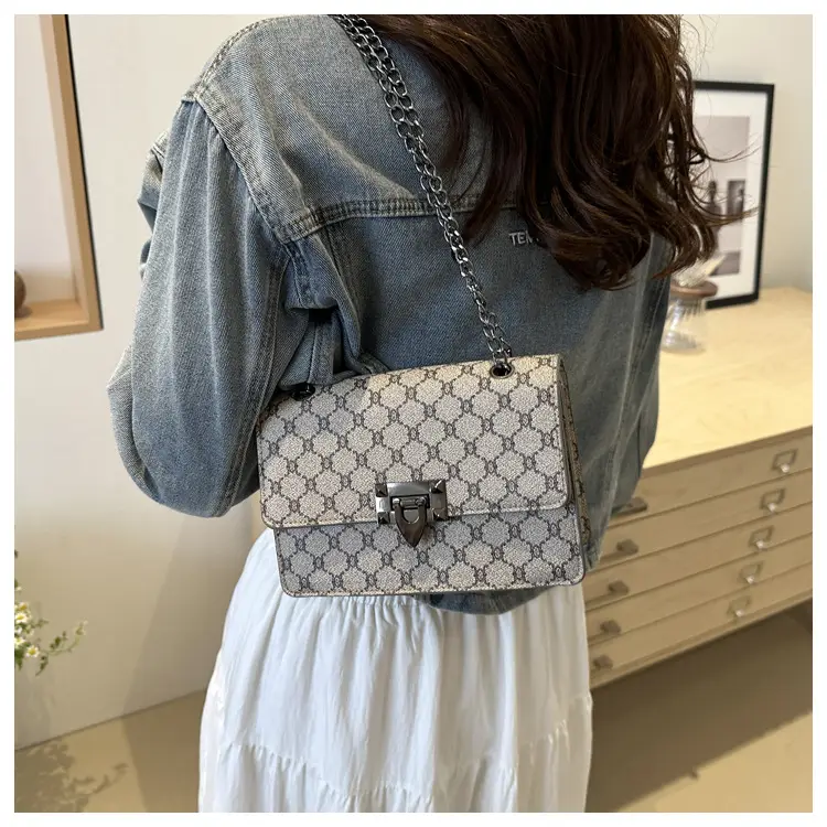 Women's 2024 Retro Chain Bag Small Square All-match — feature 15