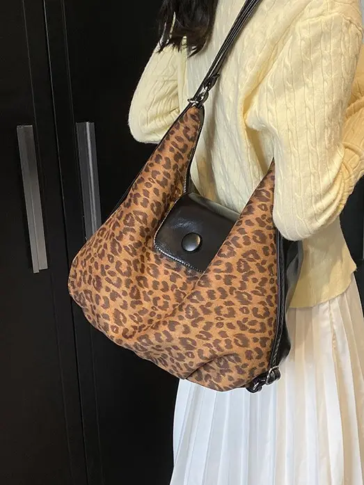 Leopard Print Large Capacity Women's Tote Bag - Image 4