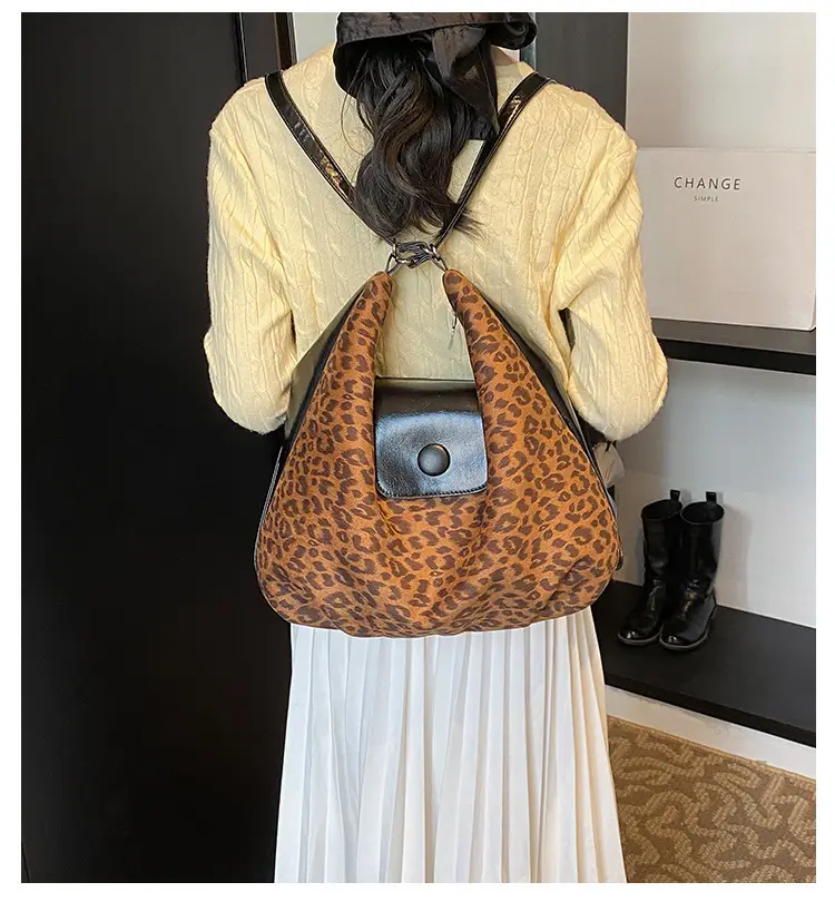 Leopard Print Large Capacity Women's Tote Bag — feature 1