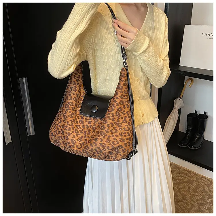 Leopard Print Large Capacity Women's Tote Bag — feature 11