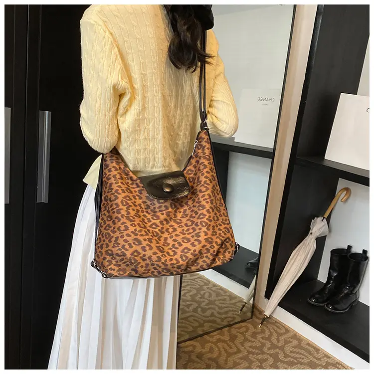 Leopard Print Large Capacity Women's Tote Bag — feature 12