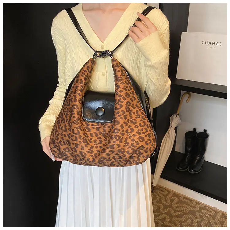 Leopard Print Large Capacity Women's Tote Bag — feature 13