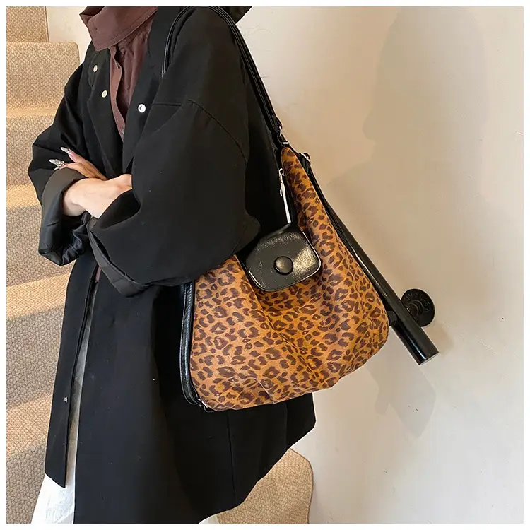 Leopard Print Large Capacity Women's Tote Bag — feature 17