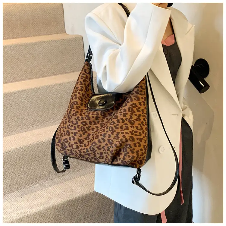 Leopard Print Large Capacity Women's Tote Bag — feature 8