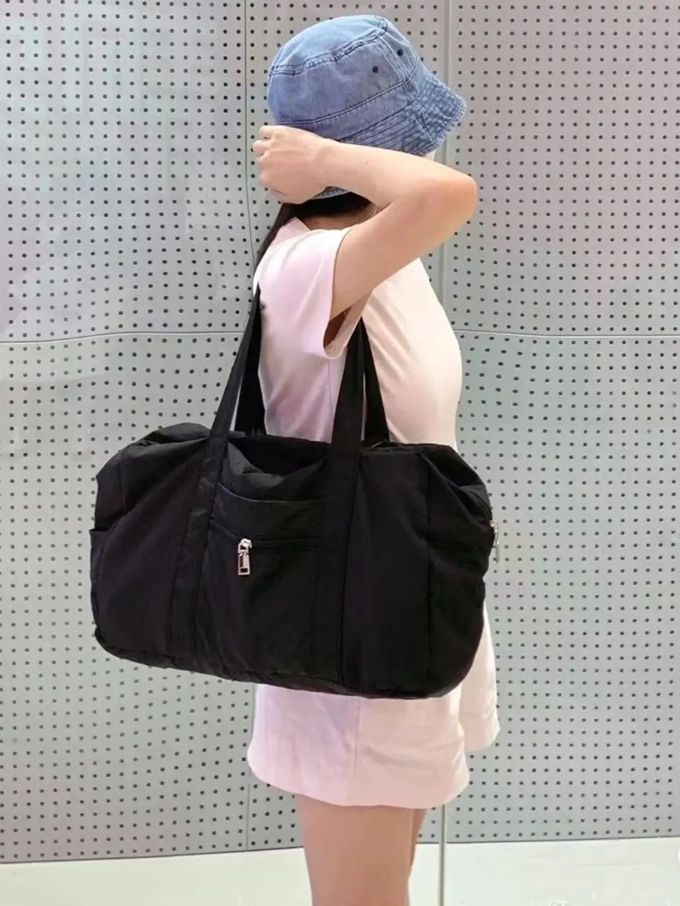 Black Nylon Shoulder Bag for Travel Commute 2024 — feature 12