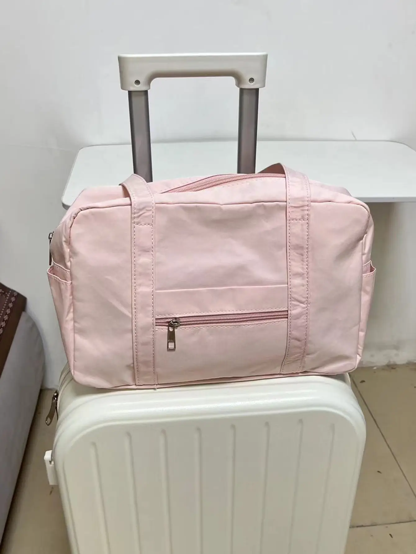 Black Nylon Shoulder Bag for Travel Commute 2024 — feature 9