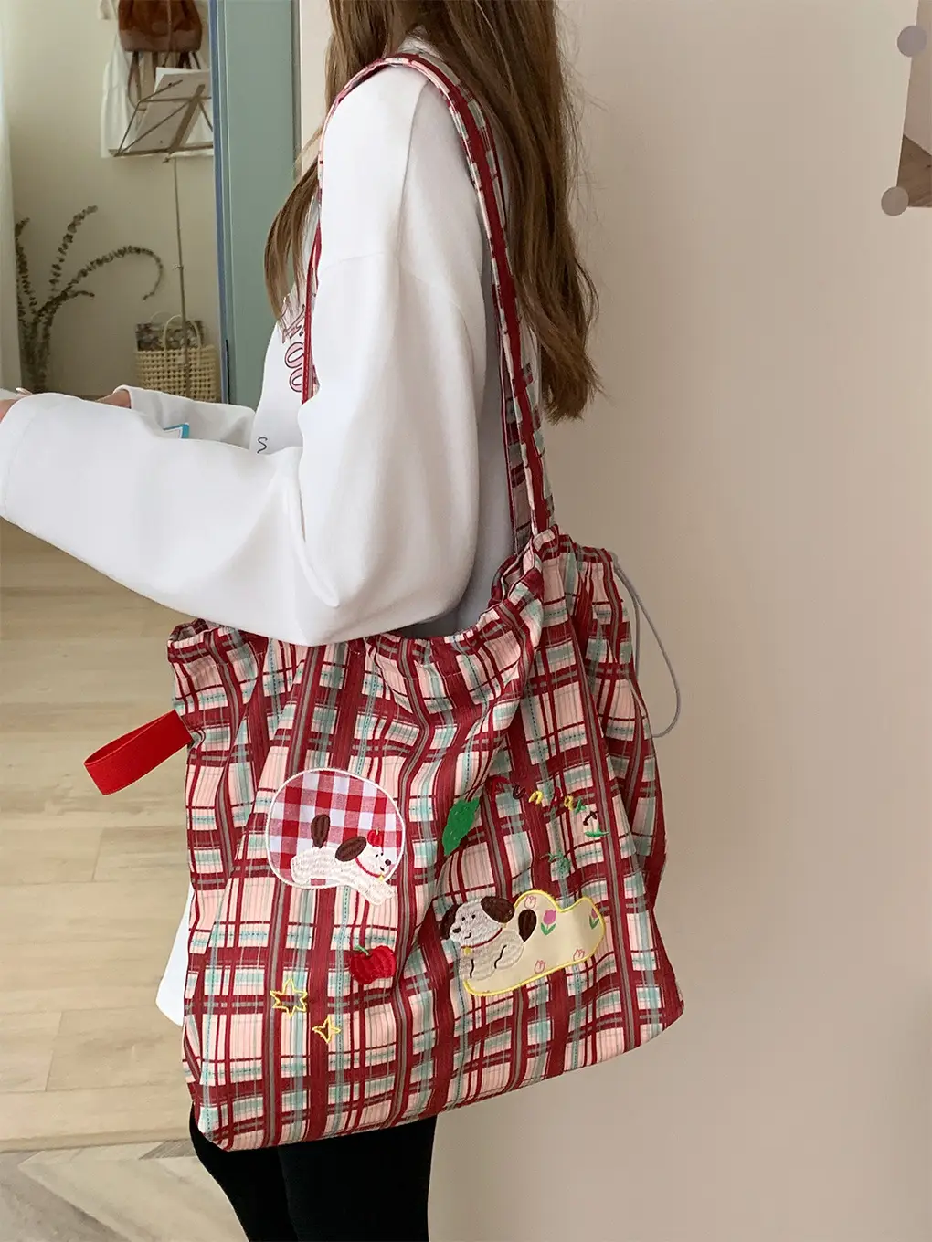 Women's Cartoon Embroidered Drawstring Tote Bag Large Capacity — feature 17
