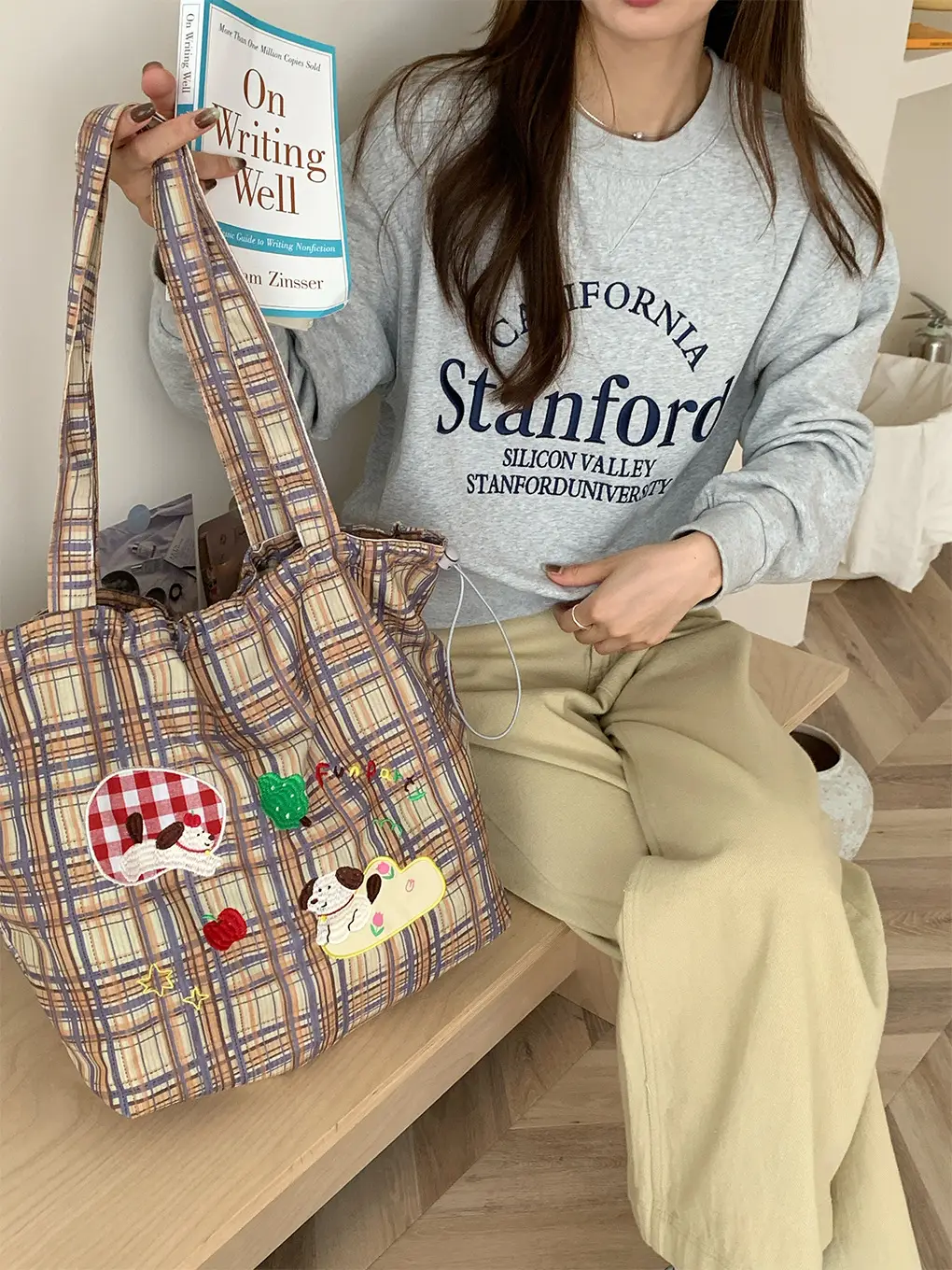 Women's Cartoon Embroidered Drawstring Tote Bag Large Capacity — feature 6