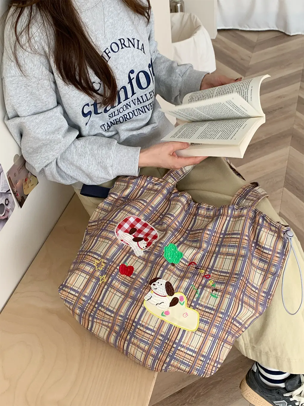 Women's Cartoon Embroidered Drawstring Tote Bag Large Capacity — feature 8