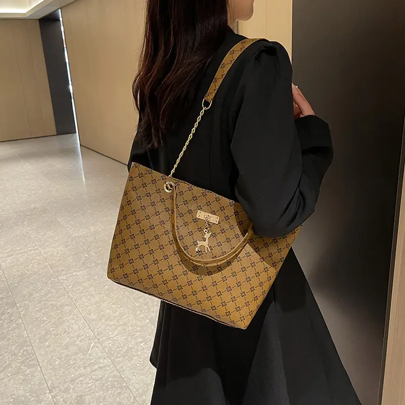 Retro Chain Print Women's Large Capacity Bag - Image 7