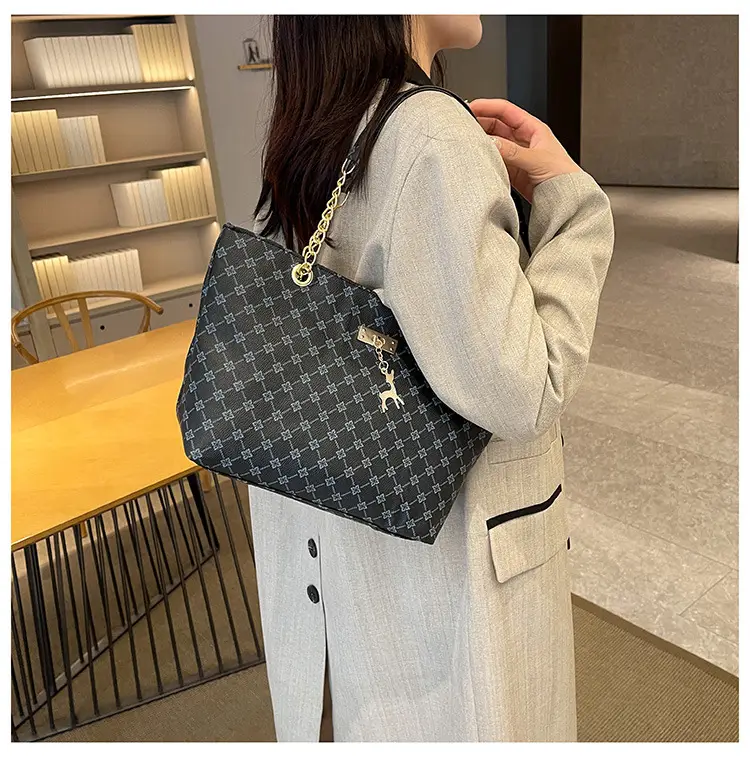 Retro Chain Print Women's Large Capacity Bag — feature 11