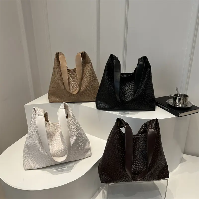 Black High-End Shoulder Bag for Women Large Capacity - Image 6