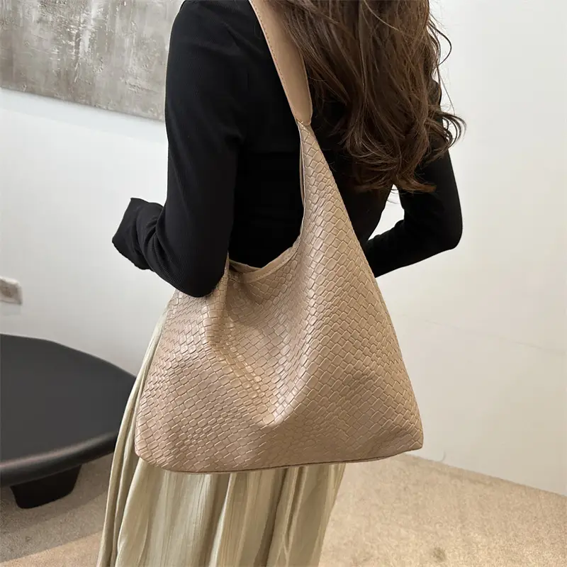 Black High-End Shoulder Bag for Women Large Capacity - Image 7