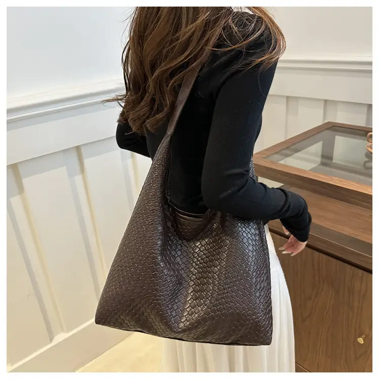 Black High-End Shoulder Bag for Women Large Capacity — feature 15