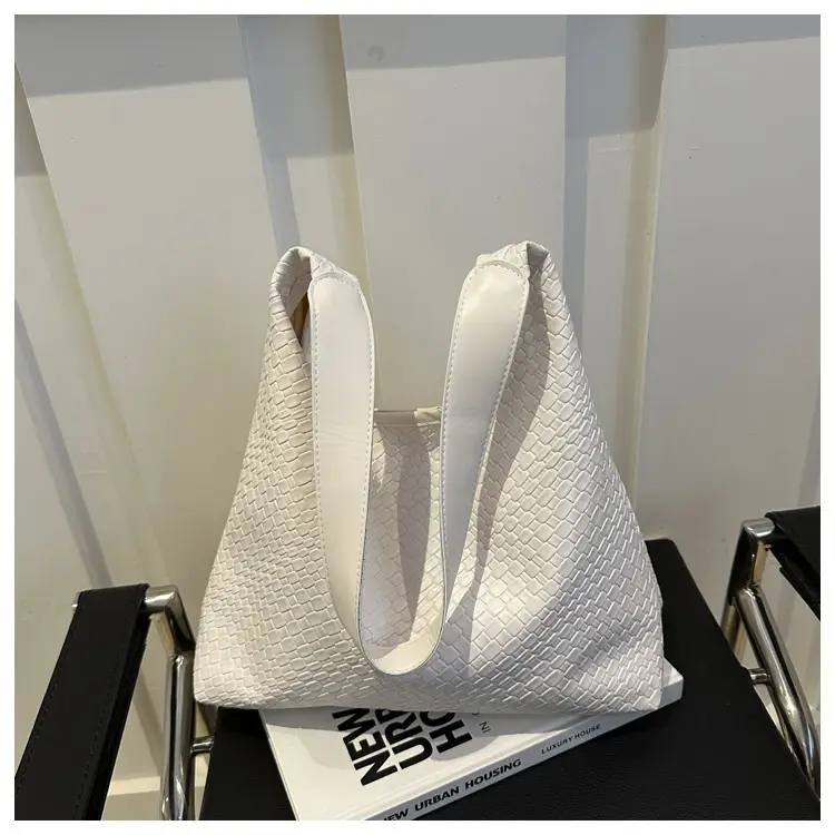 Black High-End Shoulder Bag for Women Large Capacity — feature 19