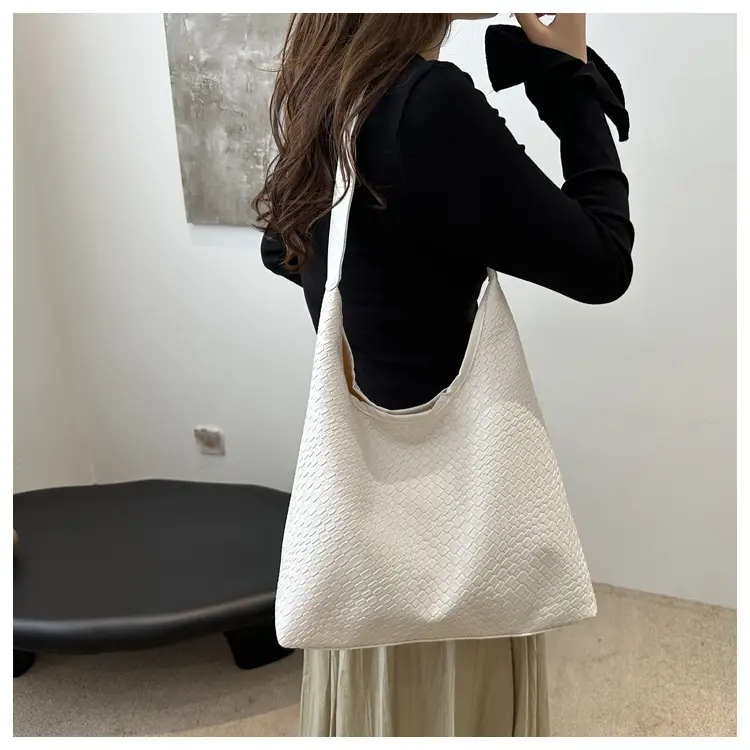 Black High-End Shoulder Bag for Women Large Capacity — feature 8