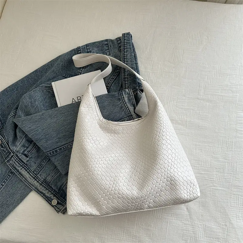 Black High-End Shoulder Bag for Women Large Capacity - Image 4