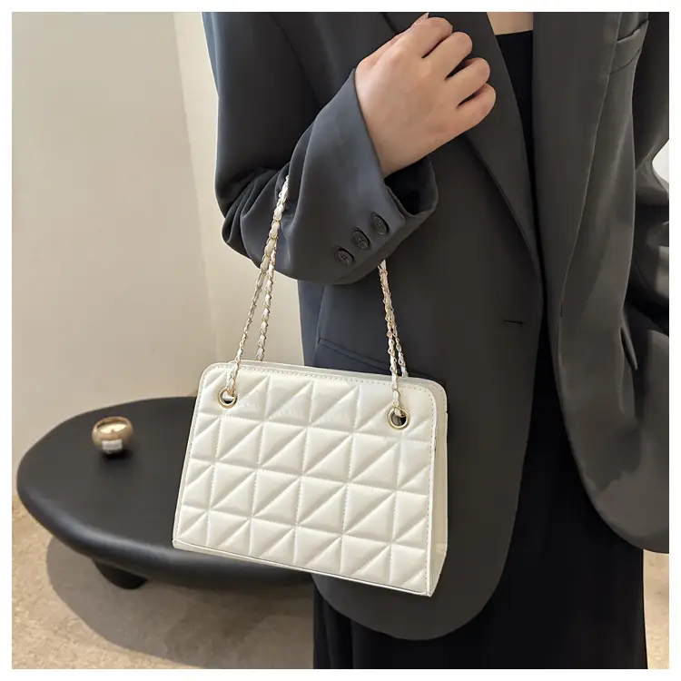 Small Square Rhombic Chain Crossbody Bag Beige 2024 — feature 10