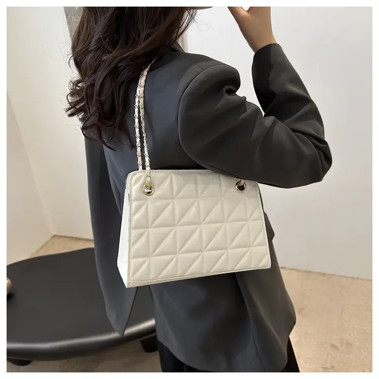 Small Square Rhombic Chain Crossbody Bag Beige 2024 — feature 11