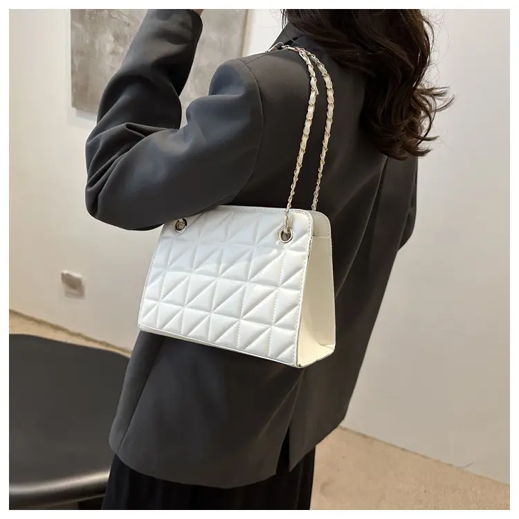 Small Square Rhombic Chain Crossbody Bag Beige 2024 — feature 12