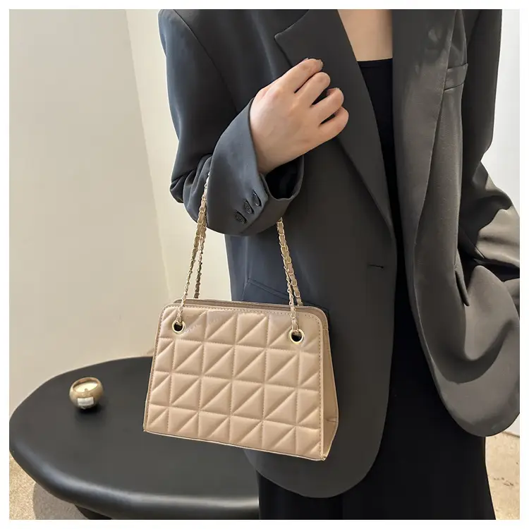 Small Square Rhombic Chain Crossbody Bag Beige 2024 — feature 13