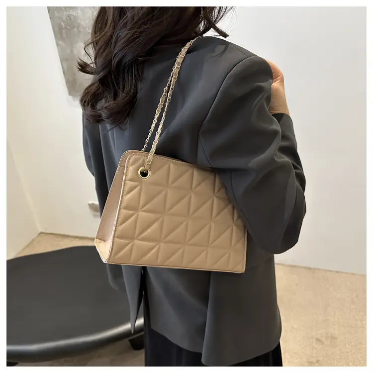Small Square Rhombic Chain Crossbody Bag Beige 2024 — feature 14