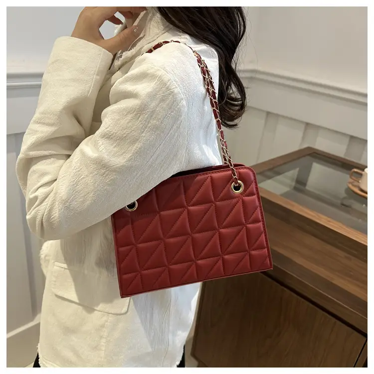 Small Square Rhombic Chain Crossbody Bag Beige 2024 — feature 16