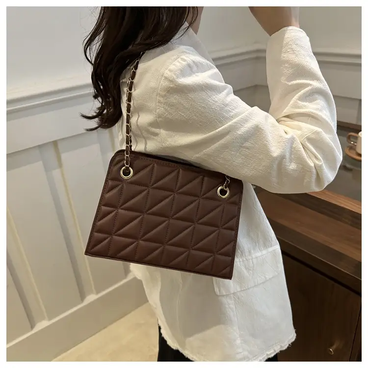 Small Square Rhombic Chain Crossbody Bag Beige 2024 — feature 19