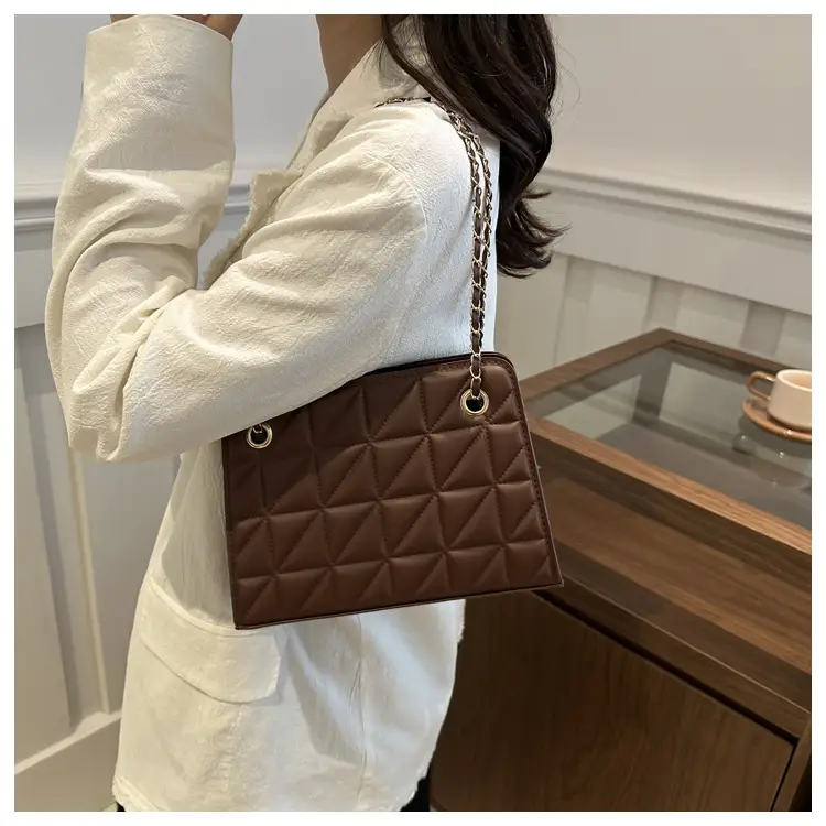 Small Square Rhombic Chain Crossbody Bag Beige 2024 — feature 20