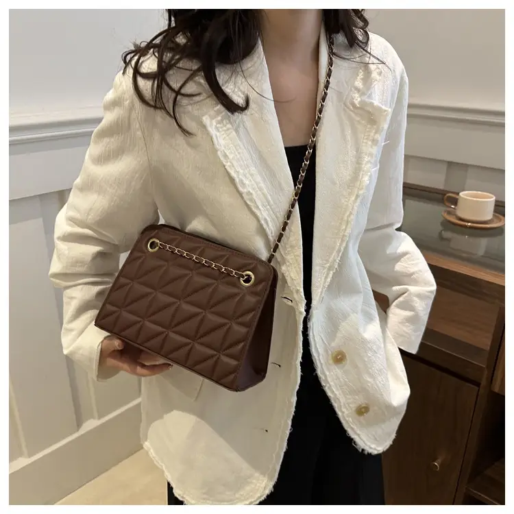 Small Square Rhombic Chain Crossbody Bag Beige 2024 — feature 21