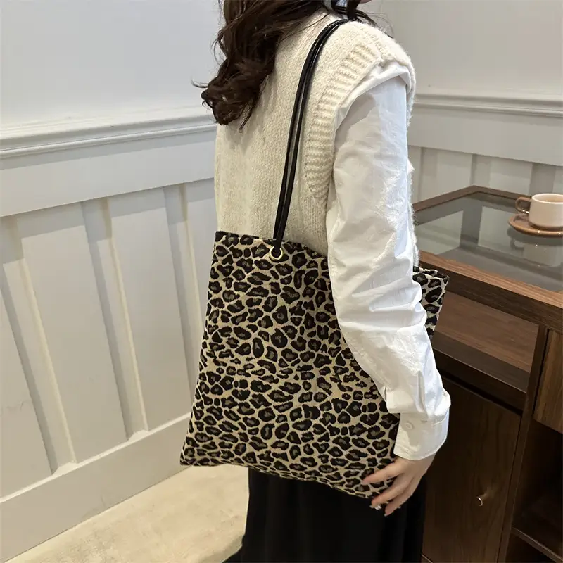 Large Capacity Leopard Print Shoulder Bag for Women - Image 5