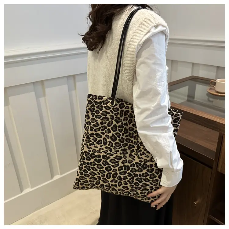 Large Capacity Leopard Print Shoulder Bag for Women — feature 12