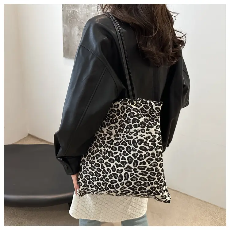 Large Capacity Leopard Print Shoulder Bag for Women — feature 13