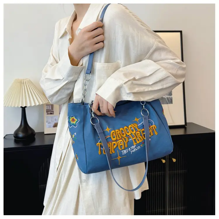 Black Graphic Canvas Shoulder Bag for Women 2024 — feature 19